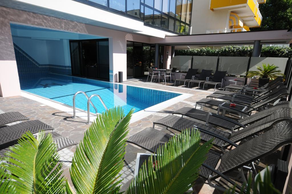 Hotel Ambassador Riccione Kültér fotó